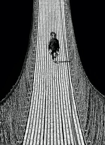 Ljuddämpande tavla - Walking Down The Bridge